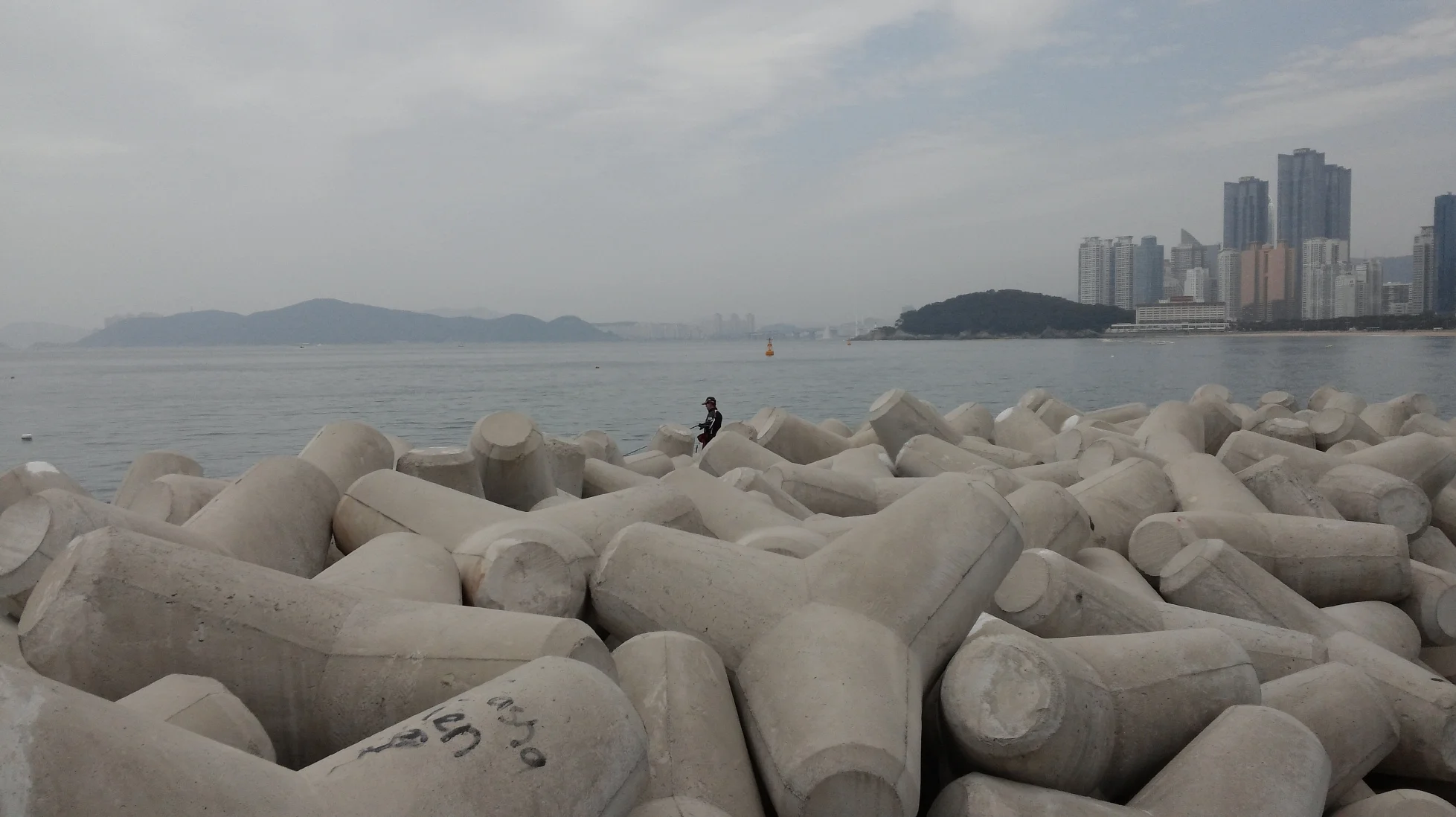 원초적 현실에 대한 욕망 by Gianfranco Pezzot - IdeelArt가 대표합니다, image size:1957x1098